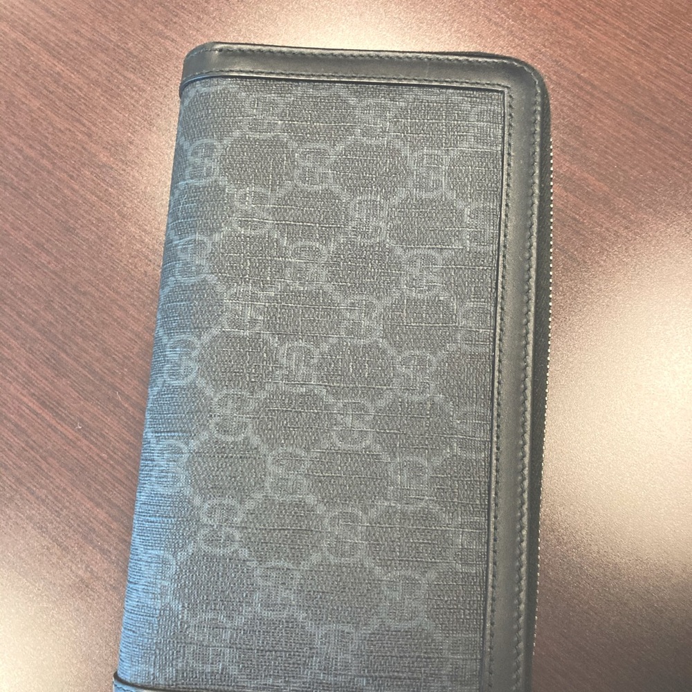 Gucci Zip Wallet